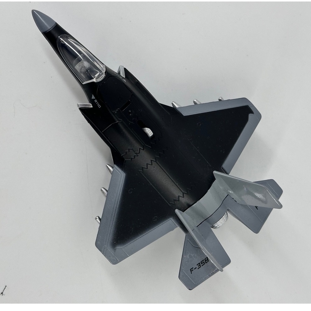 Daron F-35B Lightning II Fighter Jet Toy Plane Black Grey 8110 Military Aircraft